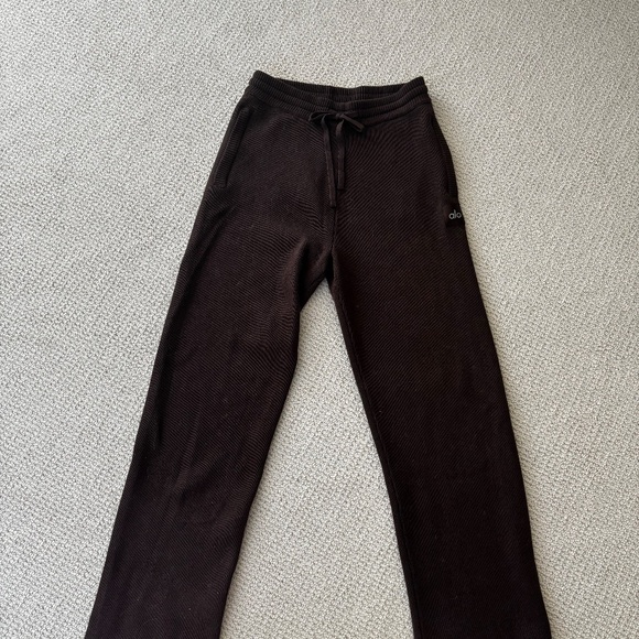 Alo Yoga Scholar Sweatpants Espresso - Picture 4 of 5